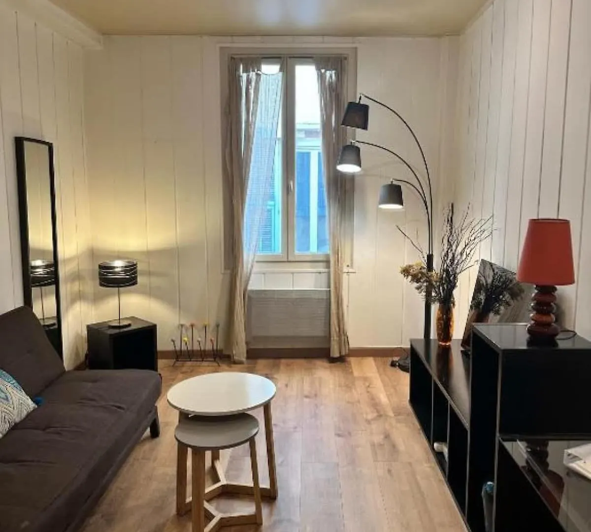 Bosio Raoul - Central And Steps Away From The Sea Nice